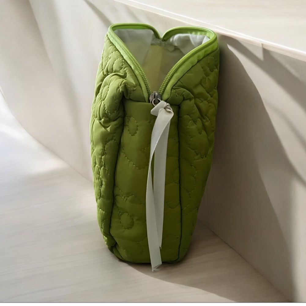 Quilted Light Olive Green Floral Makeup Bag NWOT - Picture 2 of 4